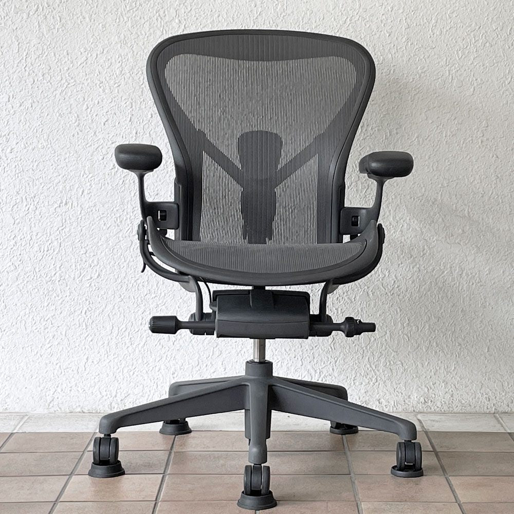 ハーマンミラー Herman Miller アーロンチェア リマスタード フル装備 Bサイズ グラファイトベース ポスチャーフィットSL  ◇