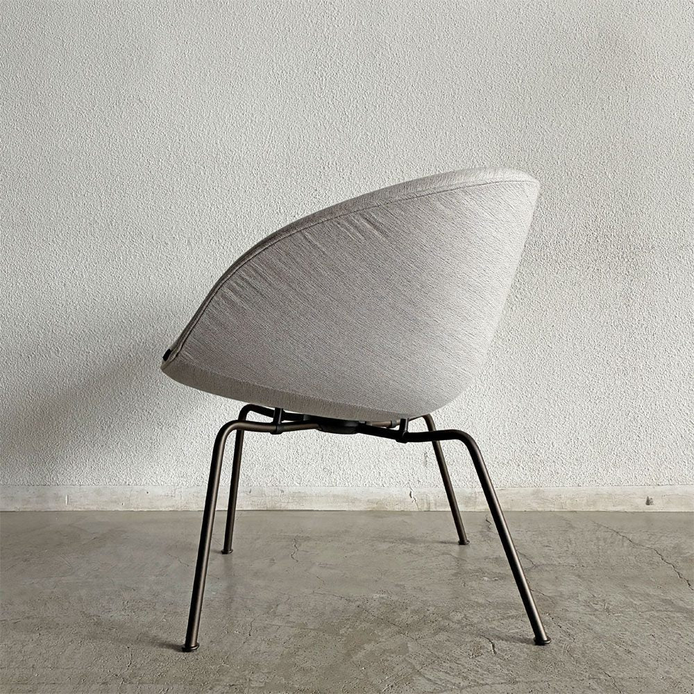 フリッツハンセン Fritz Hansen ポットチェア 3318 POT ラウンジチェア ファブリック クリスチャンハウン ベージュ ブラウンブロンズレッグ アルネ・ヤコブセン デンマーク 定価￥297,880- 展示品 〓