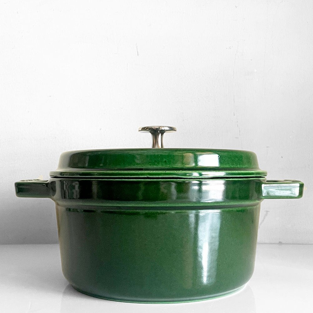 ストウブ Staub ピコ ココット ラウンド 両手鍋 ホーロー鍋 バジルグリーン 20cm ガス オーブン IH対応 鋳物 フランス製 定価￥31,900- ■