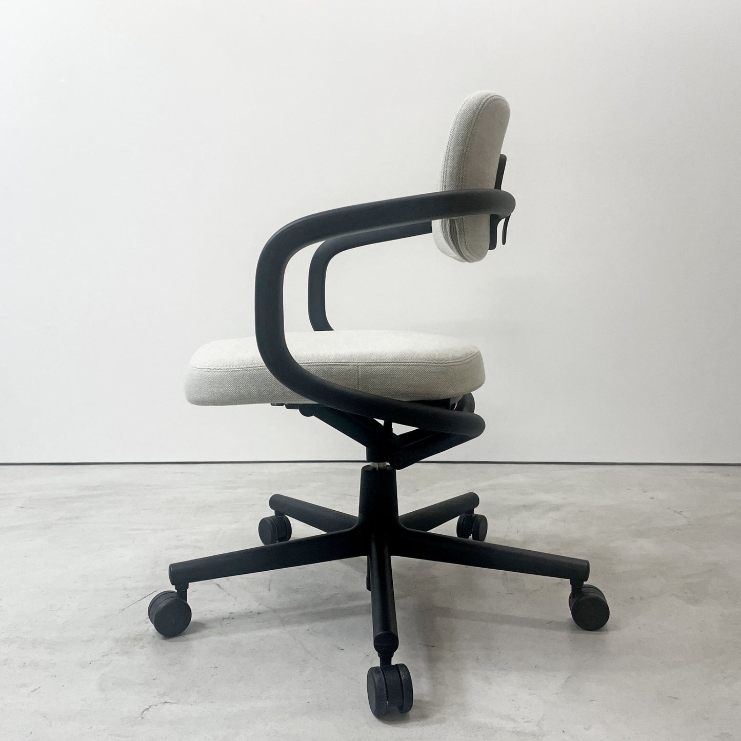 ヴィトラ vitra オールスター Allstar オフィスチェア デスクチェア コンスタンチン・グルチッチ グレー 2024年製 定価￥152,900- ●