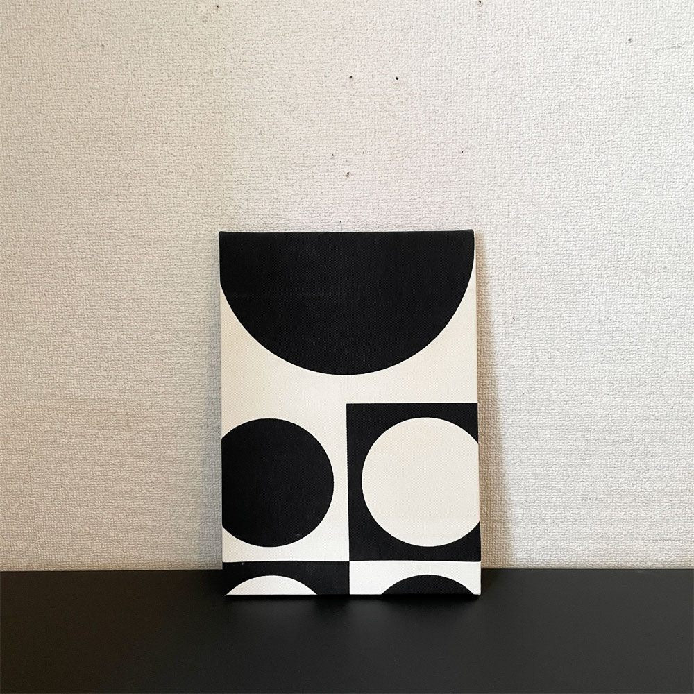 イノベーション INNOVATION ジオメトリ Geometri ファブリックパネル ホワイト＆ブラック 36.5×26cm ヴェルナー・パントン Verner Panton スペースエイジ A ◎