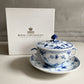 ロイヤルコペンハーゲン ROYAL COPENHAGEN ブルーフルーテッド ハーフレース スープカップ&ソーサー 陶器 北欧食器 廃番 箱付き 未使用 A ♪