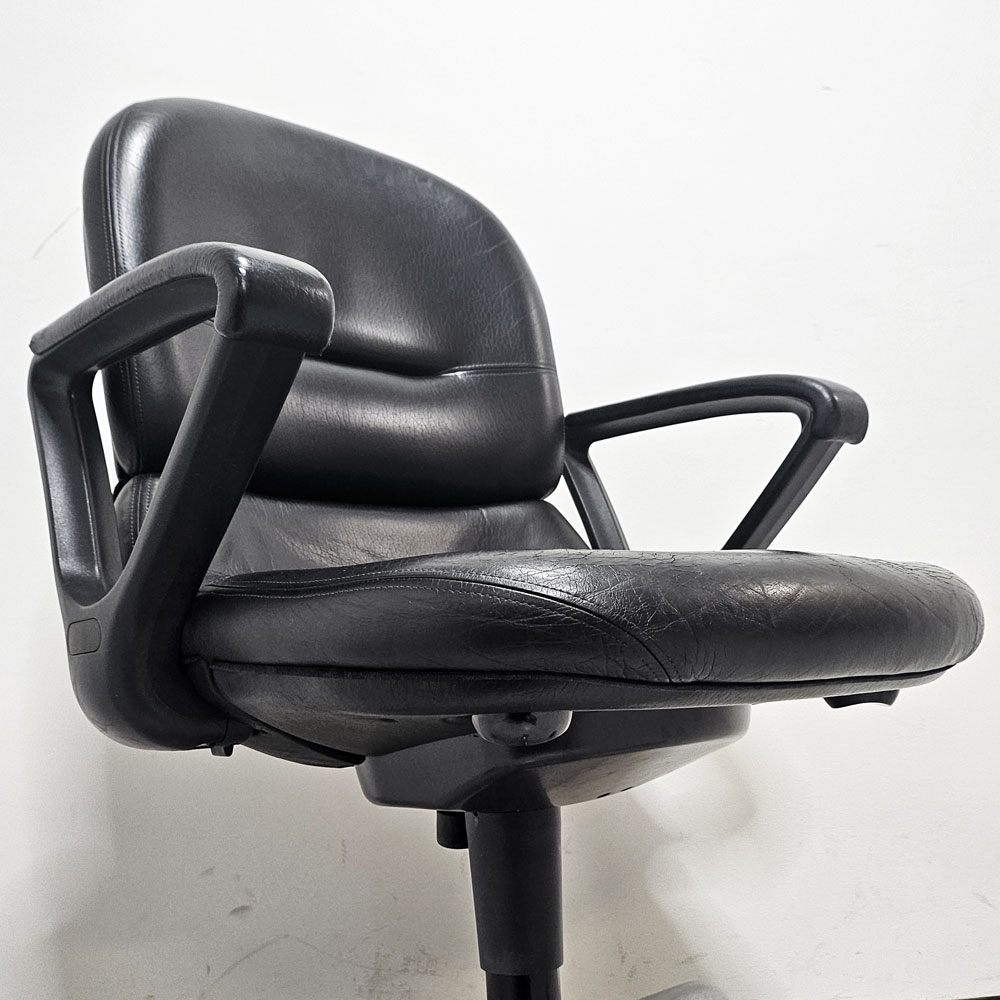 内田洋行 UCHIDA コアチェア CORE CHAIR デスクチェア オフィスチェア ブラックレザー キャスター付 説明書付 ●