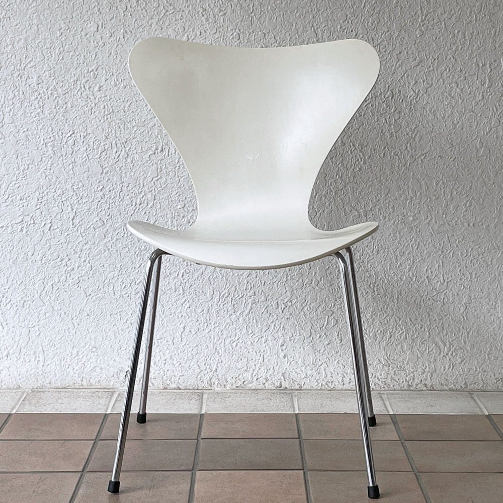 フリッツハンセン Fritz Hansen 3107 セブンチェア ラッカー ホワイト スタッキング アルネ・ヤコブセン デンマーク 北欧家具 A ◇