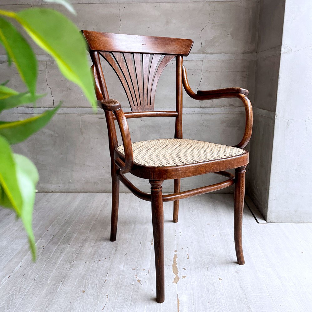 トーネット THONET 1221 ベントウッドアームチェア ビーチ材 曲げ木 ラタンシート ドイツ アンティーク 張替え済み ♪