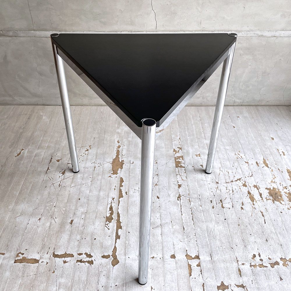 USMハラー USM Haller モジュラーファニチャー トライアングル テーブル 正三角形 コーナーテーブル ワーキングデスク オーク材 ブラック アジャスター 高さ調節機能付き ♪