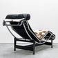 カッシーナ Cassina LC4 シェーズロング 長椅子 ハラコ 毛皮 レザークッション 本革 ル・コルビュジエ MoMA 名作椅子 ●