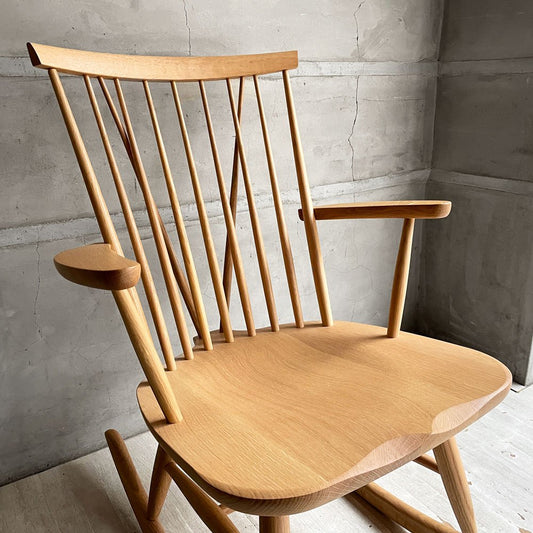 飛騨産業 HIDA キツツキ ニューマッキンレイ NEWMCKINLEY ロッキングチェア ホワイトオーク無垢材 ウレタン塗装 ウィンザーチェア 定価￥107,800- 美品 ♪