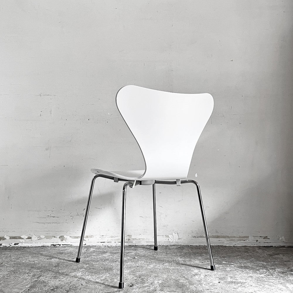 フリッツハンセン Fritz Hansen 3107 セブンチェア ラッカー仕上げ ホワイト スタッキング アルネ・ヤコブセン デンマーク 北欧家具 ■