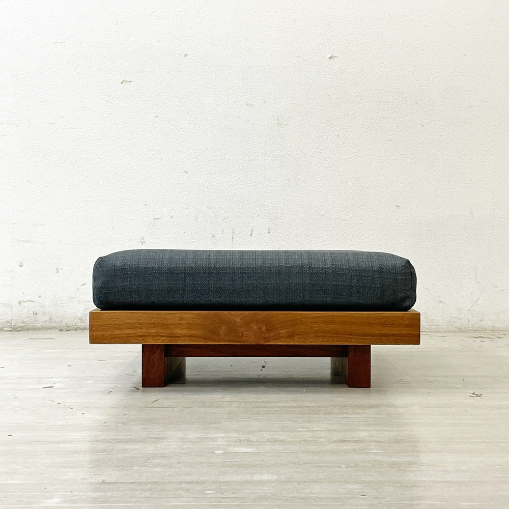 モダンデザイン Modern Design オットマン スツール 70×60cm  グレー ファブリック ウォールナット ●