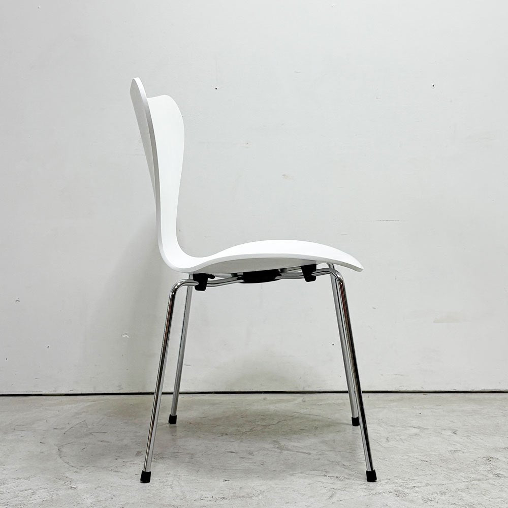 フリッツハンセン Fritz Hansen 3107 セブンチェア カラードアッシュ ホワイト スタッキング アルネ・ヤコブセン デンマーク 北欧家具 ●