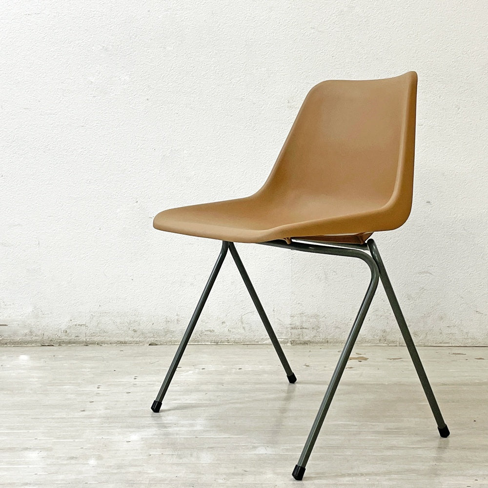 ヒリー HILLE ポリサイドチェア POLYSIDE CHAIR ロビン・デイ ROBIN DAY ダークグレイフレーム × ベージュ PEAT イギリス ●