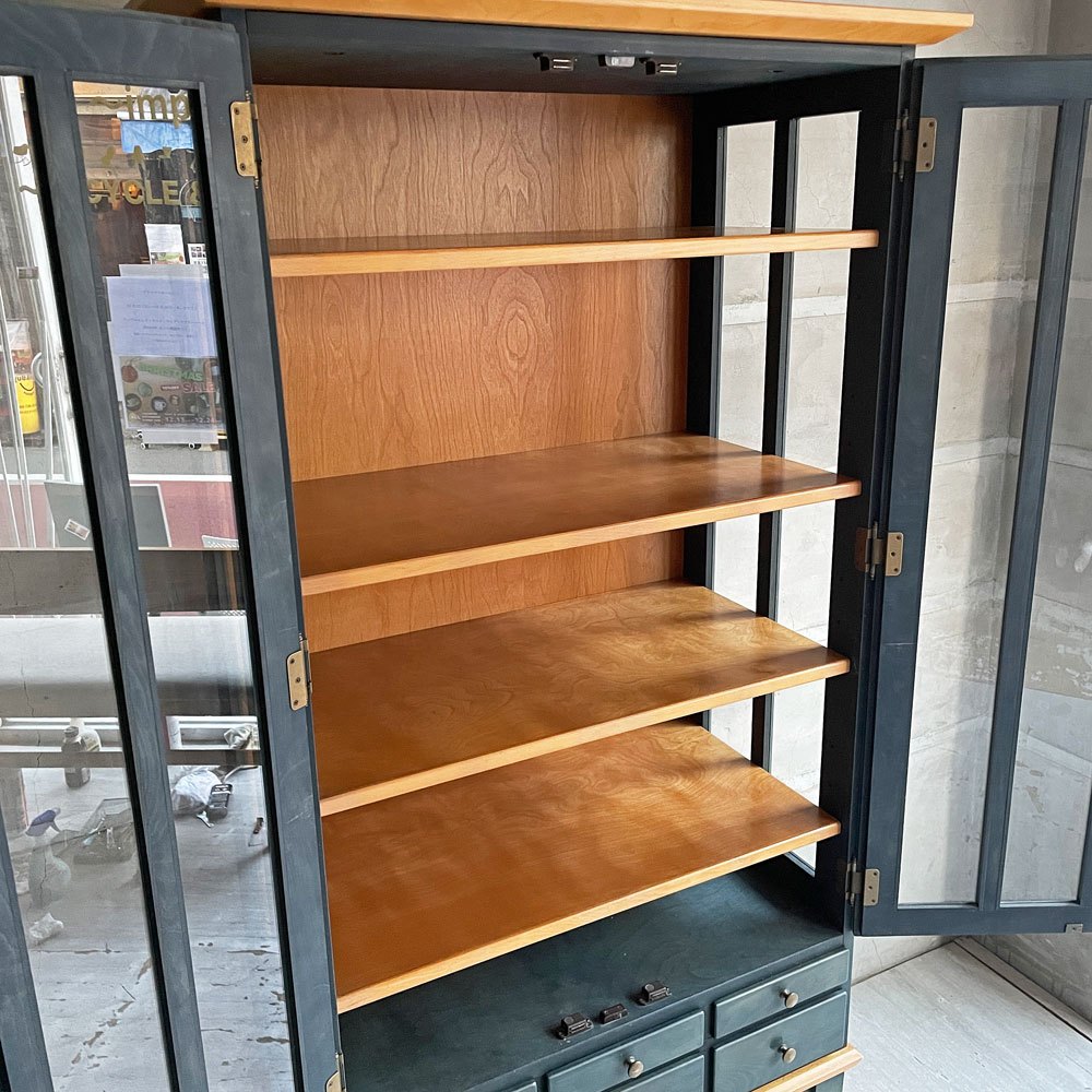 柏木工 KASHIWA ガラスキャビネット カップボード ブックシェルフ 飾り棚 本棚 ビーチ材 2トーンカラー IDC大塚取扱い ♪