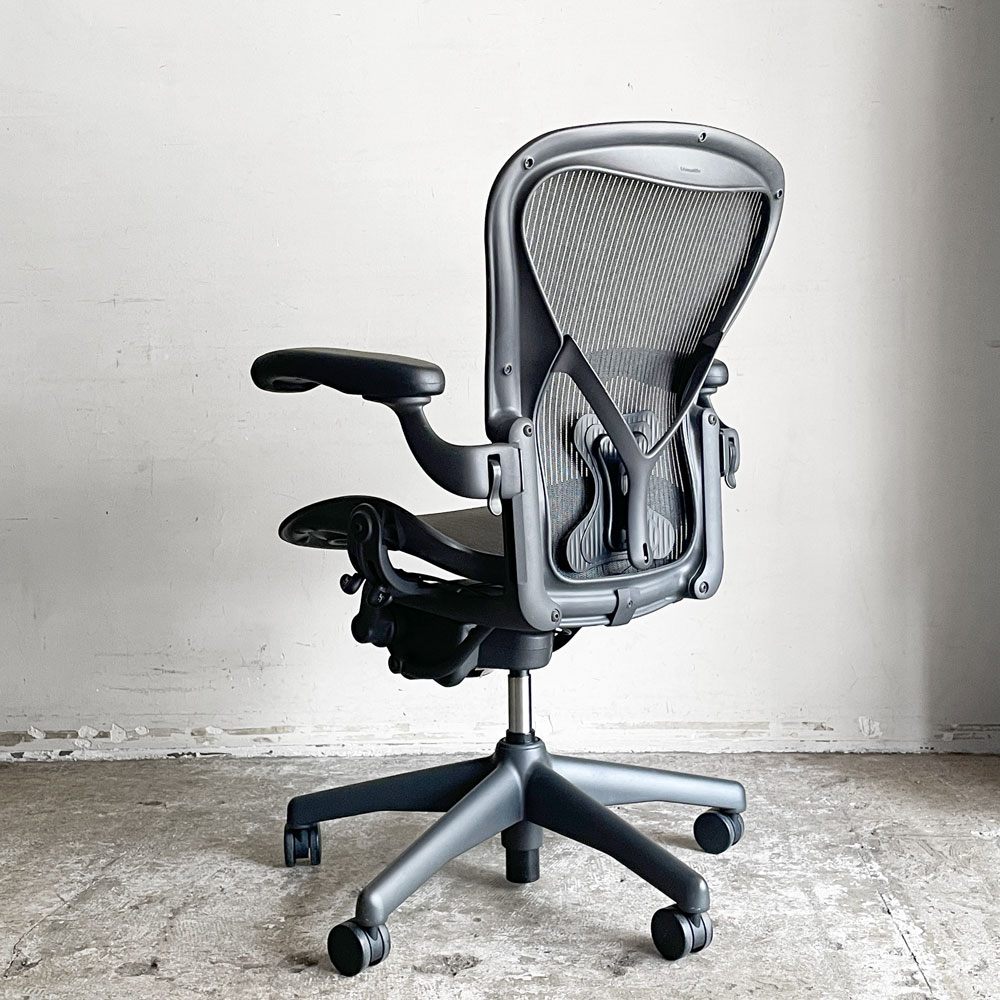 ハーマンミラー Herman Miller アーロンチェア スタンダード Bサイズ ポスチャーフィット グラファイトベース フル装備 ビル・スタンフ＆ドン・チャドウィック ■