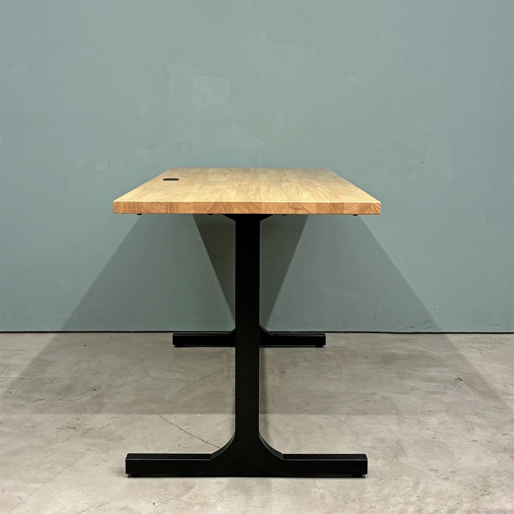 かなでもの KANADEMONO ザ・テーブル THE TABLE デスク W140xD62cm ラバーウッド Iライン脚 配線孔付き ◎