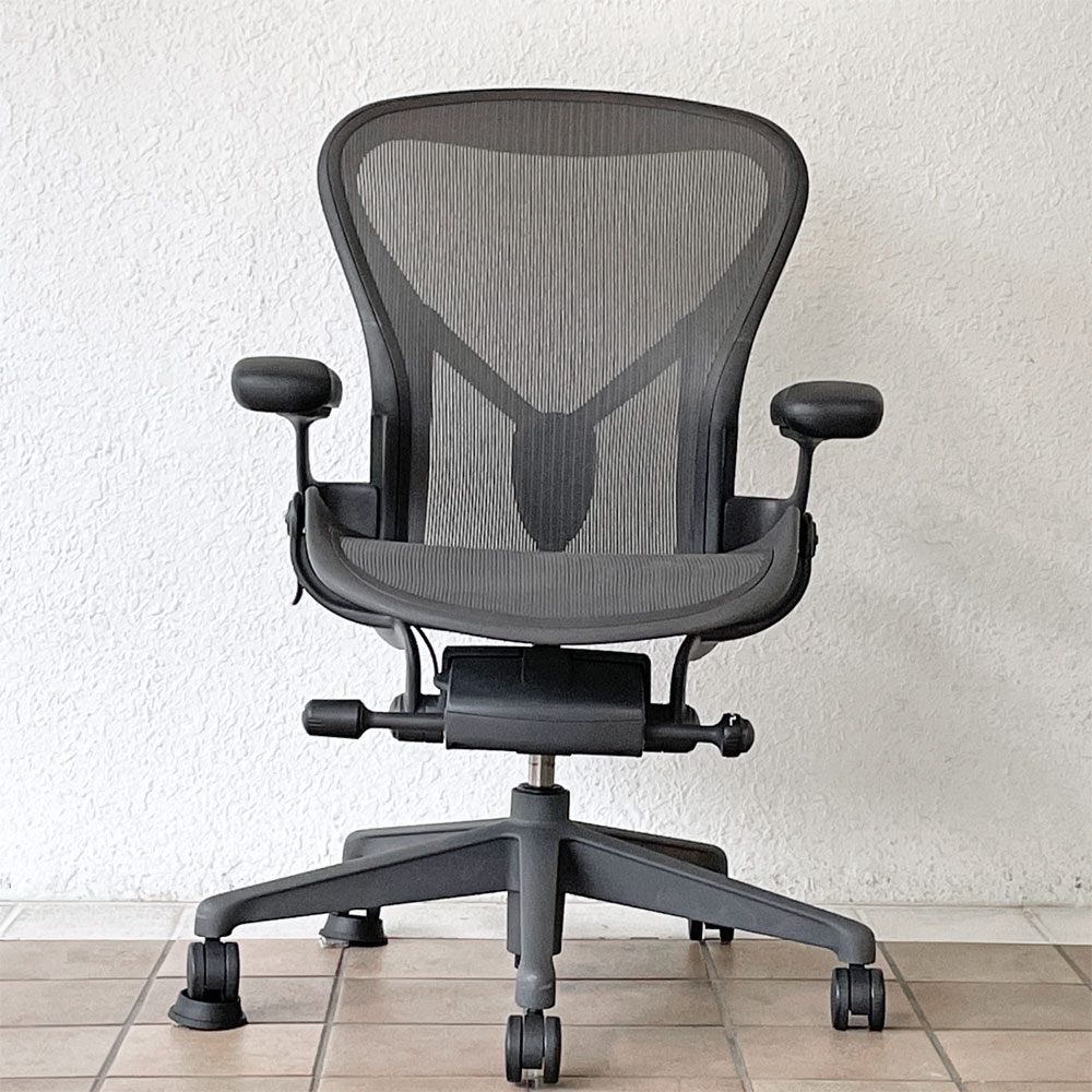 ハーマンミラー Herman Miller アーロンチェア デスクチェア リマスタード ライト Bサイズ グラファイトベース ビル・スタンフ ＆ ドン・チャドウィック ポスチャーフィット ◇