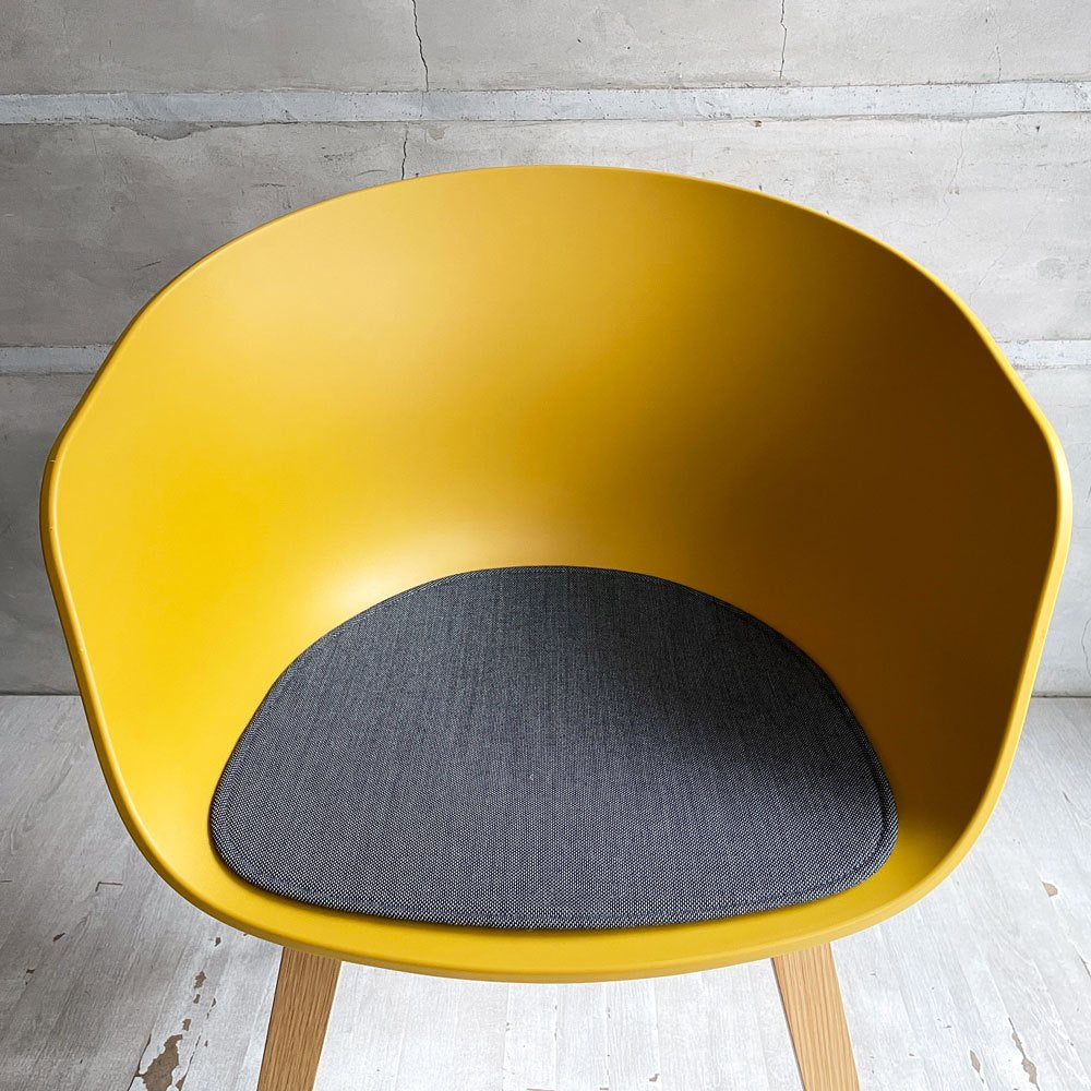 ヘイ HAY アバウトアチェア ABOUT A CHAIR AAC22 アームチェア マスタード 廃番カラー 専用シートクッション付き デンマーク 合計定価￥66,550- ♪