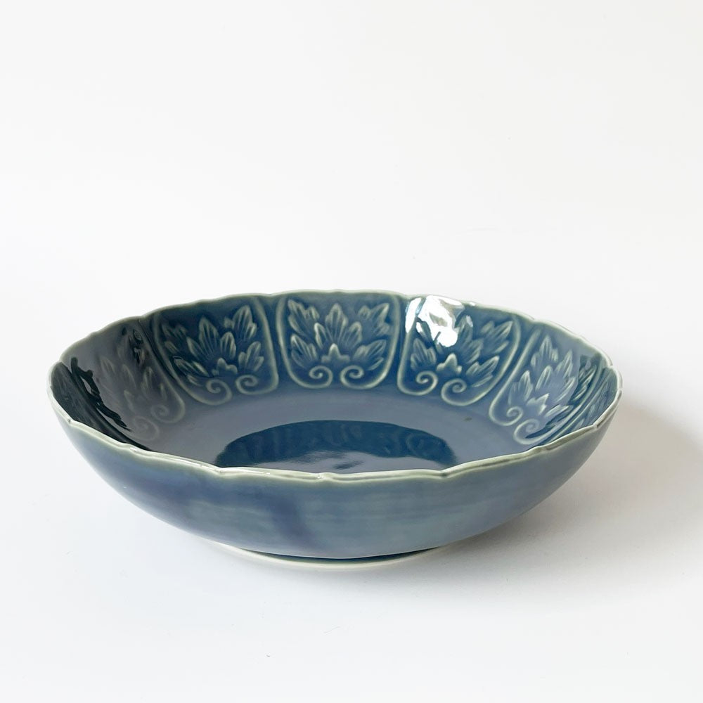 宮岡麻衣子 瑠璃釉 輪花陽刻 牡丹文七寸鉢 深皿 和皿 盛付皿 現代作家 陶芸 ★