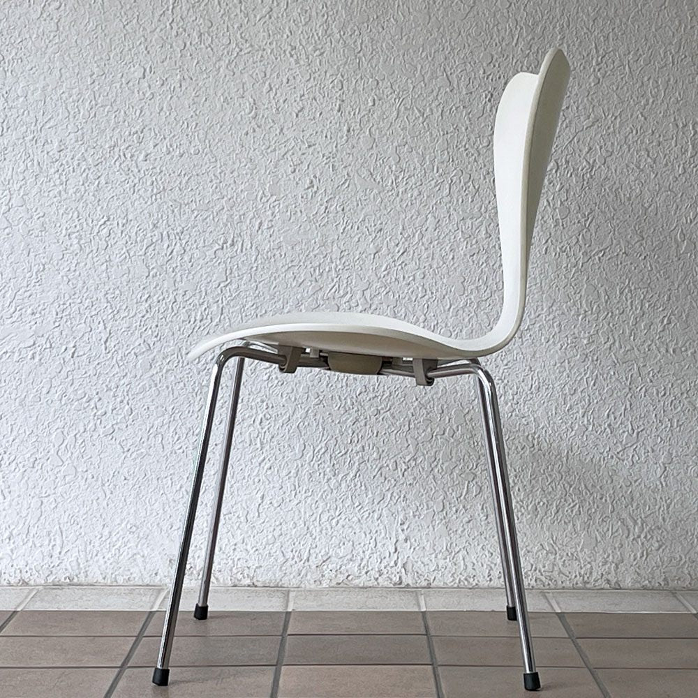 フリッツハンセン Fritz Hansen 3107 セブンチェア ラッカー ホワイト スタッキング アルネ・ヤコブセン デンマーク 北欧家具 A ◇