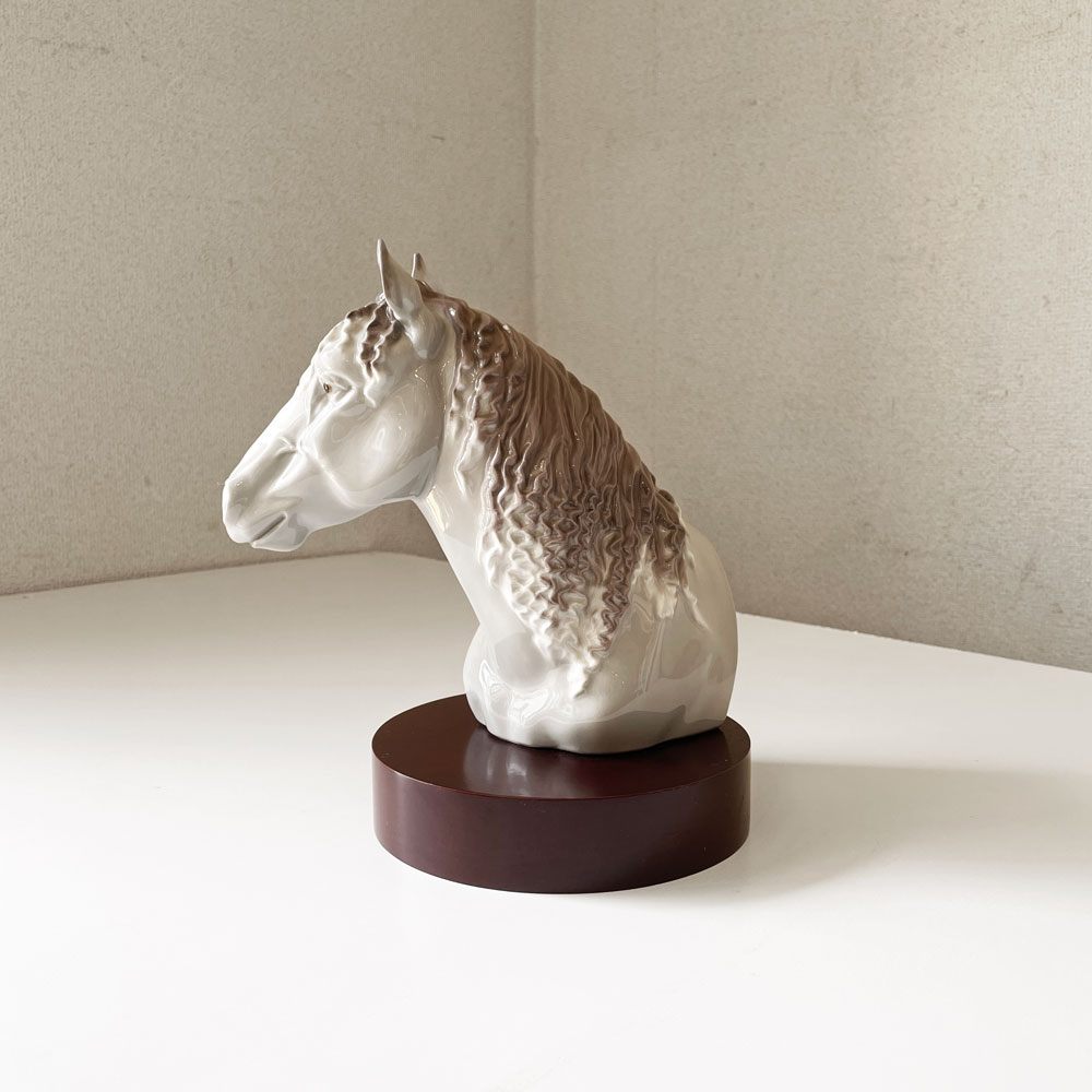 リヤドロ LLADRO ダービーウィナー DERBY WINNER 馬の胸像 フィギュリン 陶器人形 ポーセリンアート 置物 専用ガラスケース付 スペイン ◎