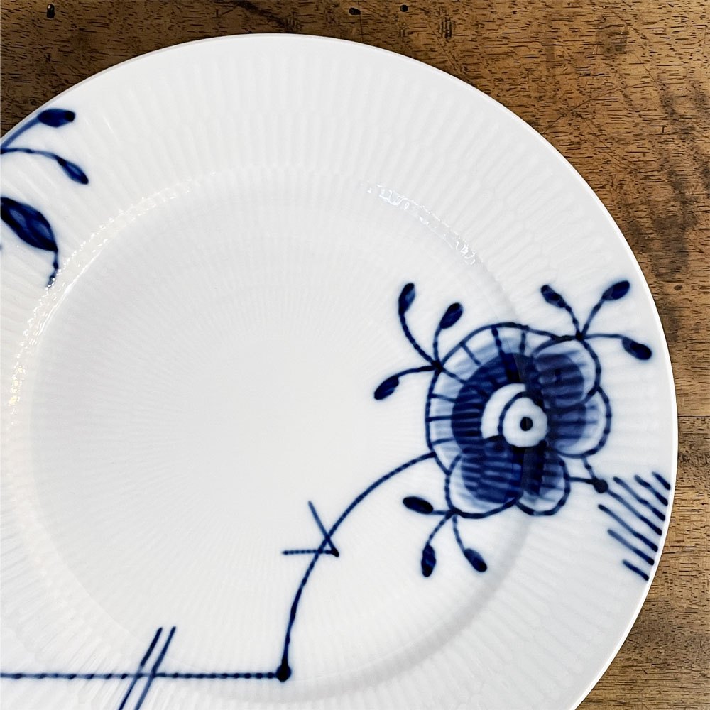 ロイヤルコペンハーゲン ROYAL COPENHAGEN ブルーフルーテッド メガ プレート 22cm 北欧食器 定価￥14,300- ◎