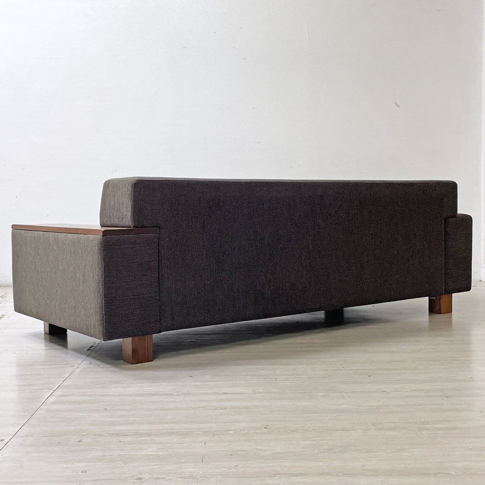 フランネルソファ FLANNEL SOFA ブリック BRICK 3Pソファ ファブリック ウォールナット無垢材 木肘付き ●