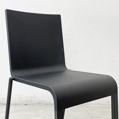 ヴィトラ vitra. ゼロスリー .03 ダイニングチェア スタッキングチェア マールテン・ヴァン・セーヴェレン Maarten Van Severen ベーシックダークカラー × ブラックベース B ●