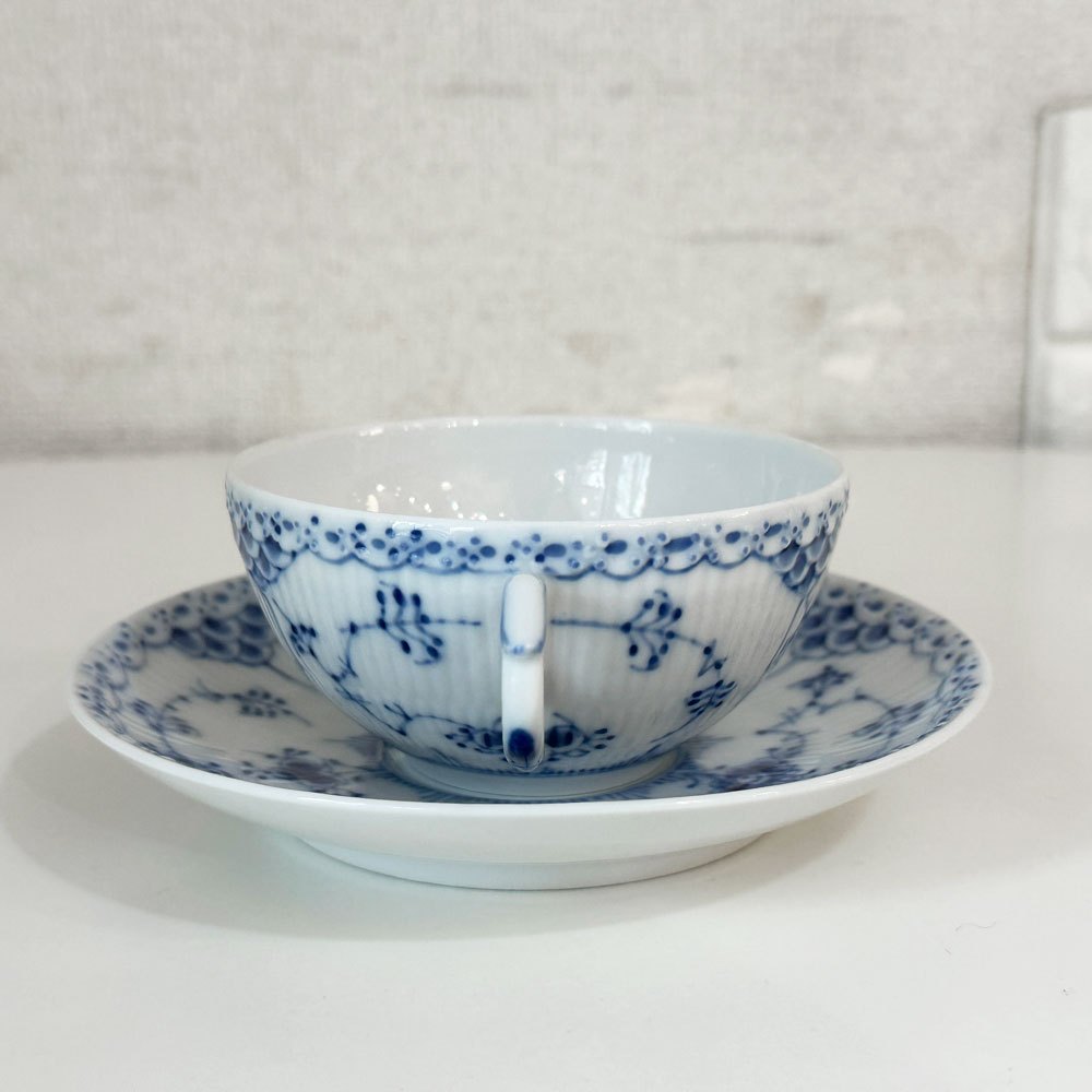 ロイヤルコペンハーゲン ROYAL COPENHAGEN ブルーフルーテッド ハーフレース ティーカップ＆ソーサー 北欧食器 G ◎