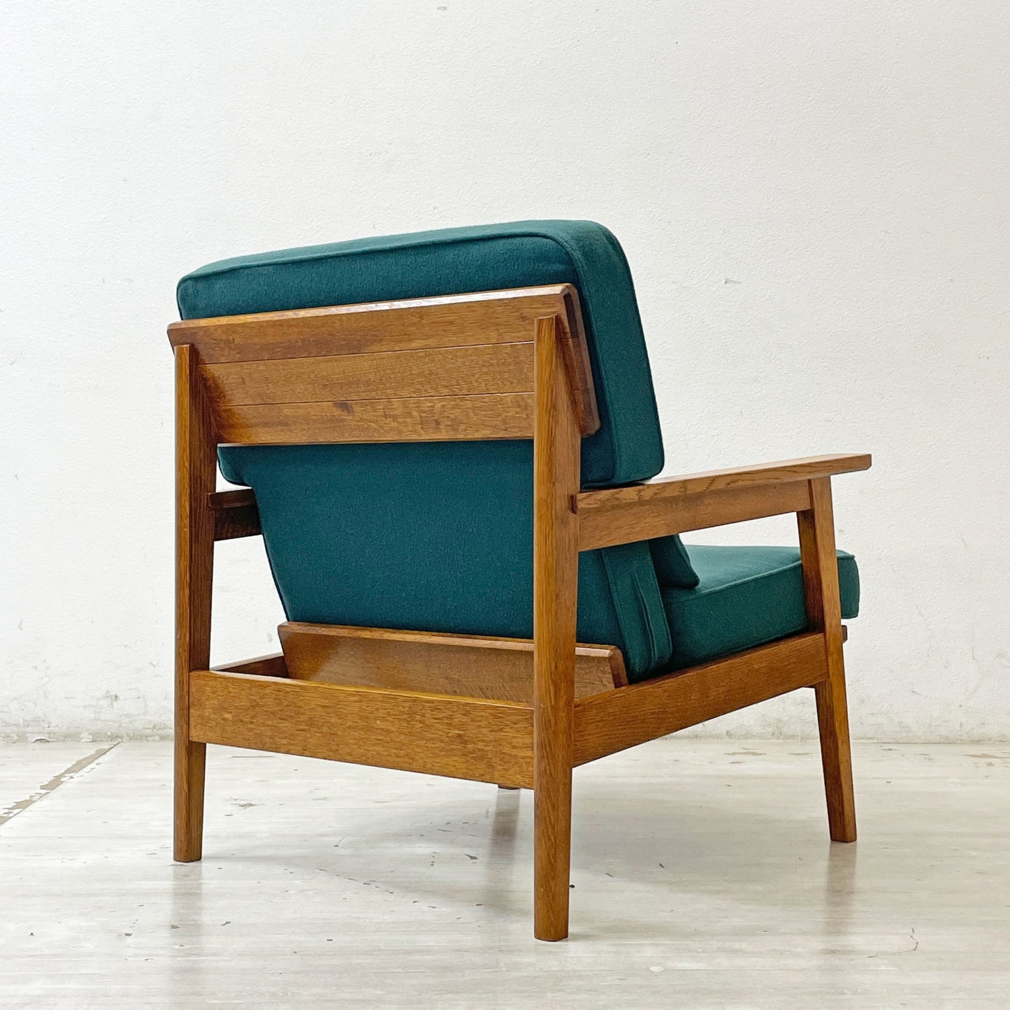 スタンダードトレード STANDARD TRADE Wood Frame Sofa SFA-03C-1p 一人掛けソファ ブルーグリーン ファブリック オーク無垢材 定価：¥240,000- ●