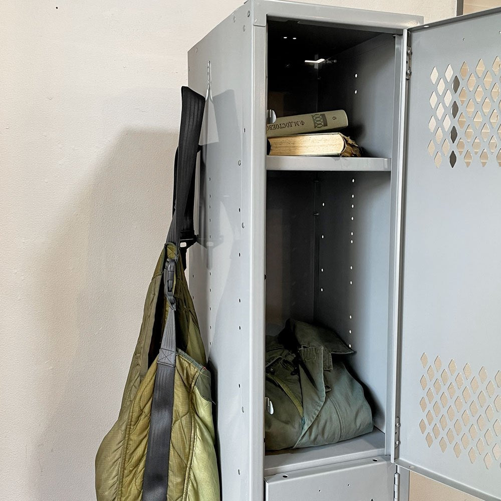 リオン LYON 2段スチールロッカー 2-TIER LOCKER ダイヤカット RECESSED HANDLE グレー インダストリアル パシフィックファニチャーサービス取扱 ◎