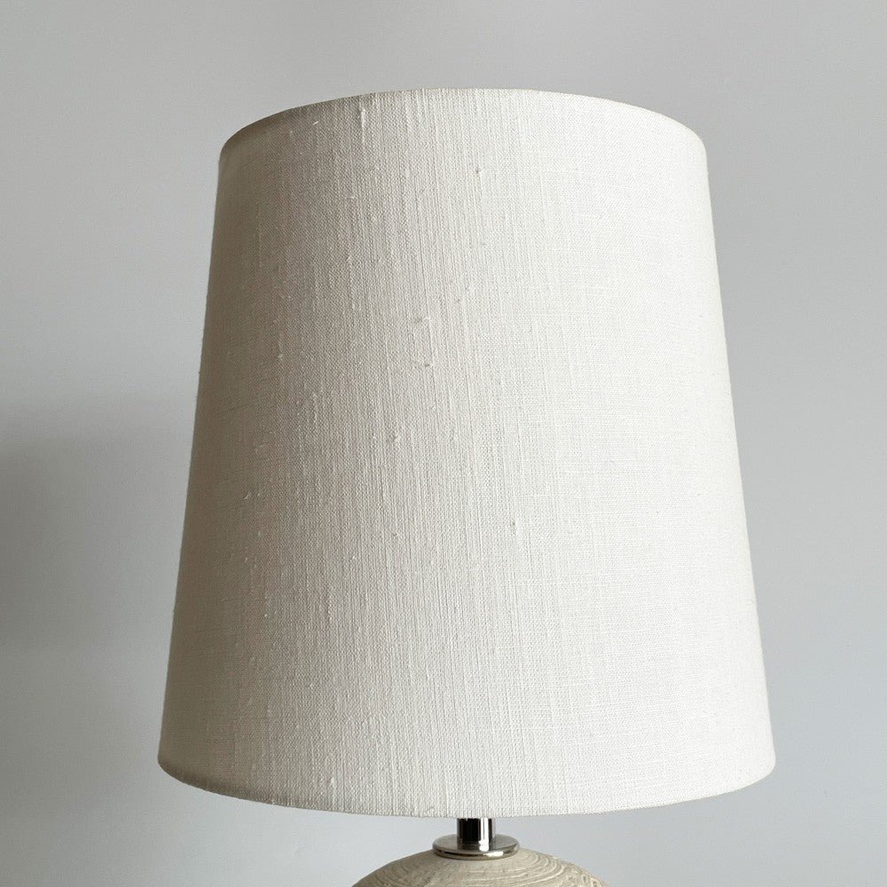 ワイルドウッド Wildwood ミニランプ ガーデニア mimi lamp Gardenia テーブルランプ ホワイト リネン生地シェード 信楽焼 陶器 参考定価￥32,010- ■