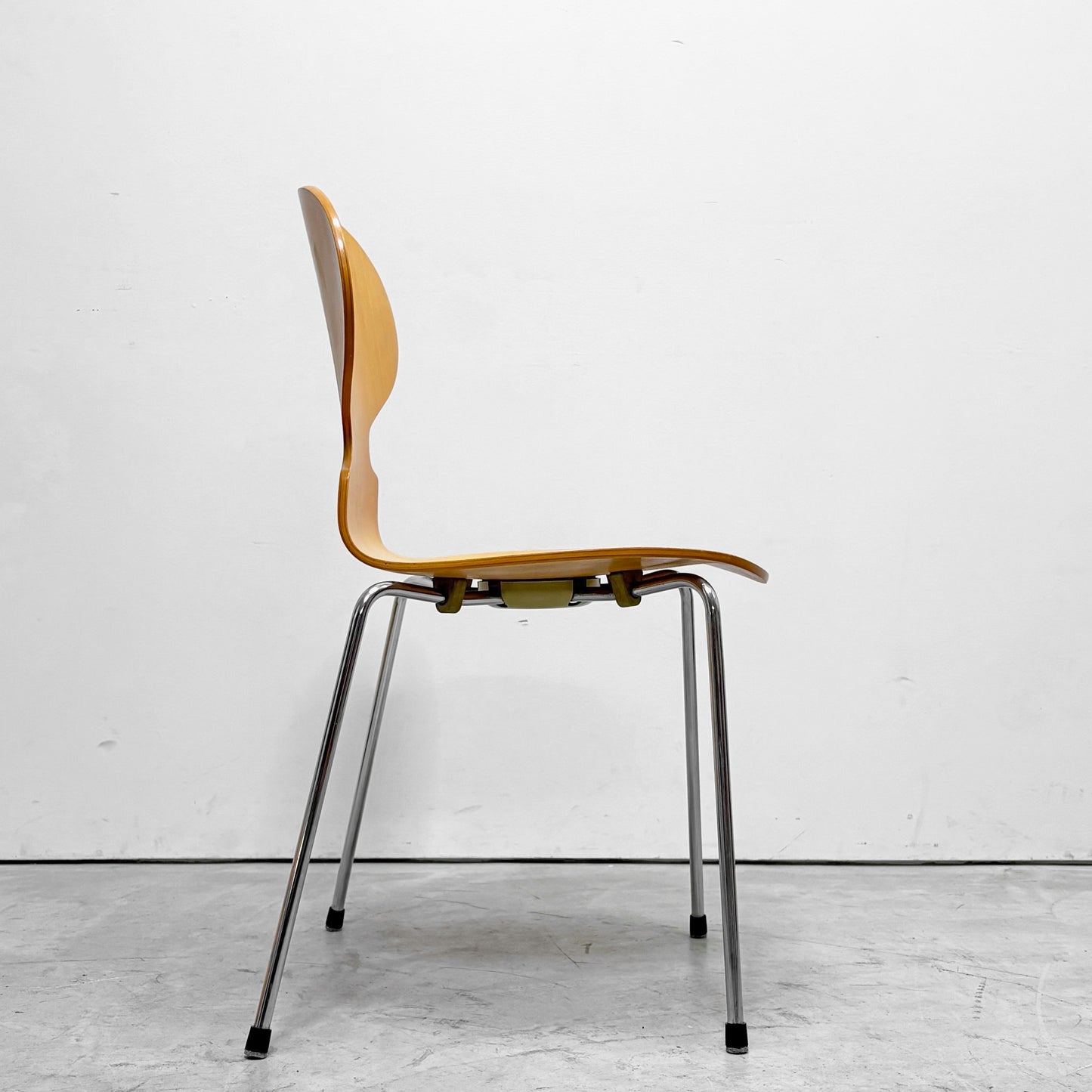 フリッツハンセン Fritz Hansen 3101 アリンコチェア アントチェア 4本脚 ナチュラルビーチ ラッカー仕上げ フェルトグライズ アルネ・ヤコブセン D ●