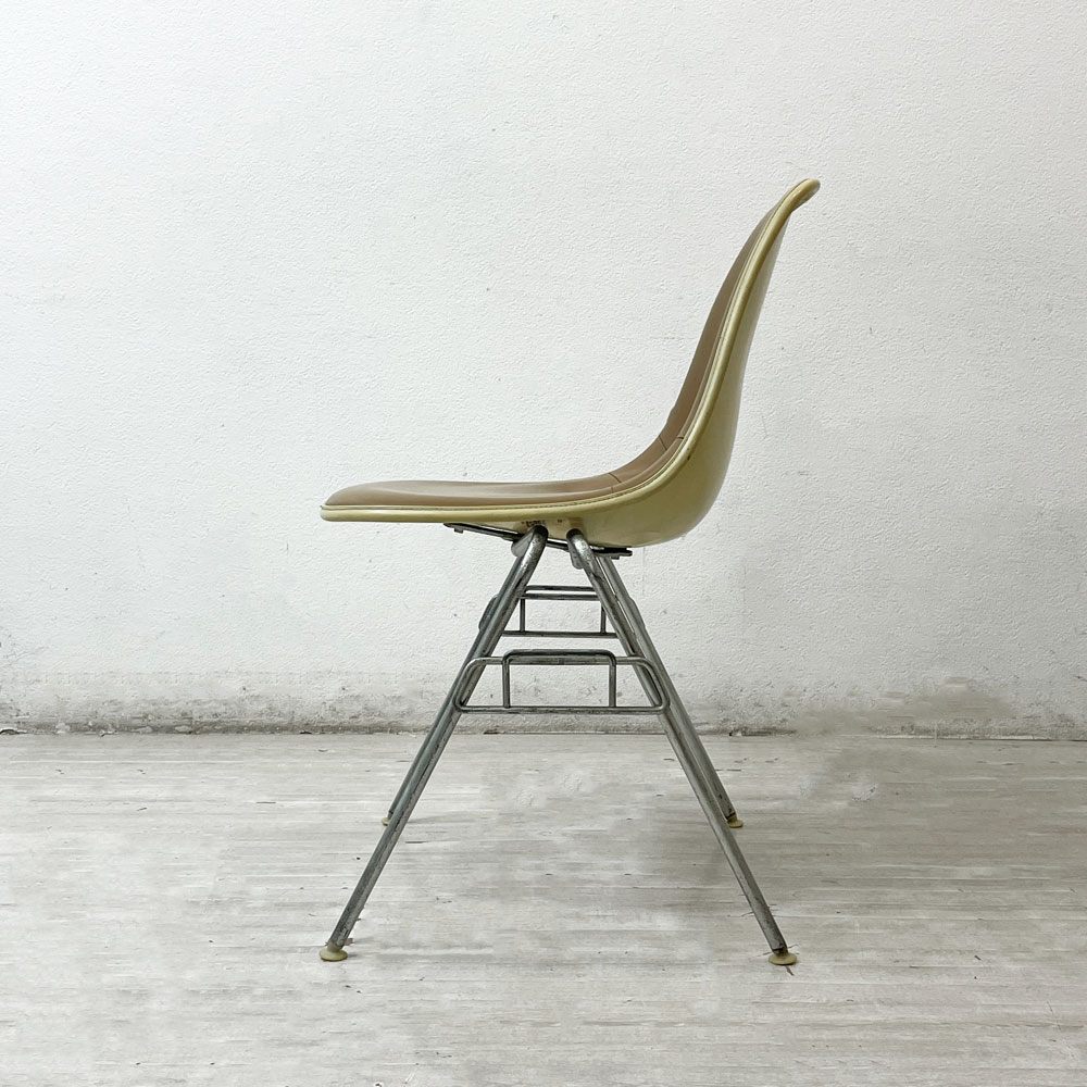 ハーマンミラー Herman Miller サイドシェルチェア セカンド 2nd FRP アプホルスター レザー スタッキングベース イームズ ビンテージ ●