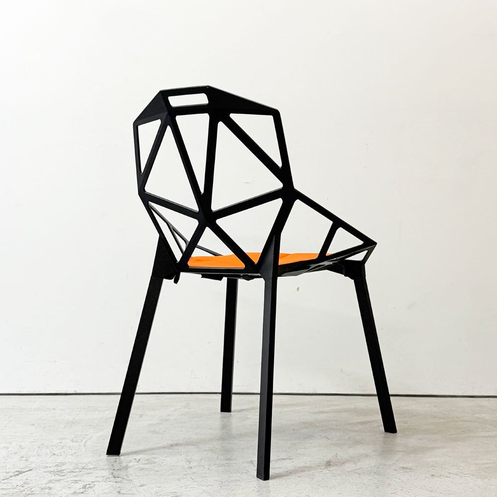 マジス MAGIS チェアワン CHAIR ONE ダイニングチェア コンスタンチン・グルチッチ スタッキング 屋外使用可 ブラック × オレンジ シートクッション付 イタリア ●
