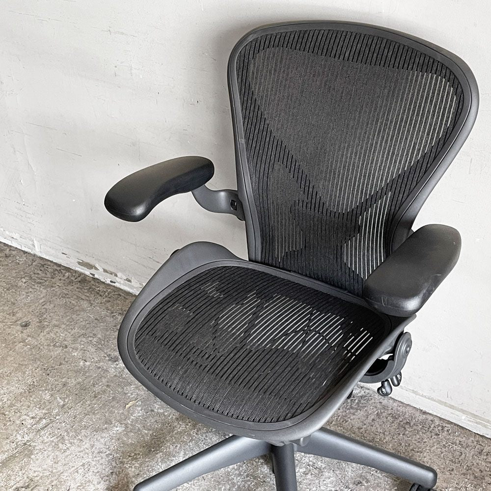 ハーマンミラー Herman Miller アーロンチェア スタンダード Bサイズ ポスチャーフィット グラファイトベース ビル・スタンフ＆ドン・チャドウィック ■