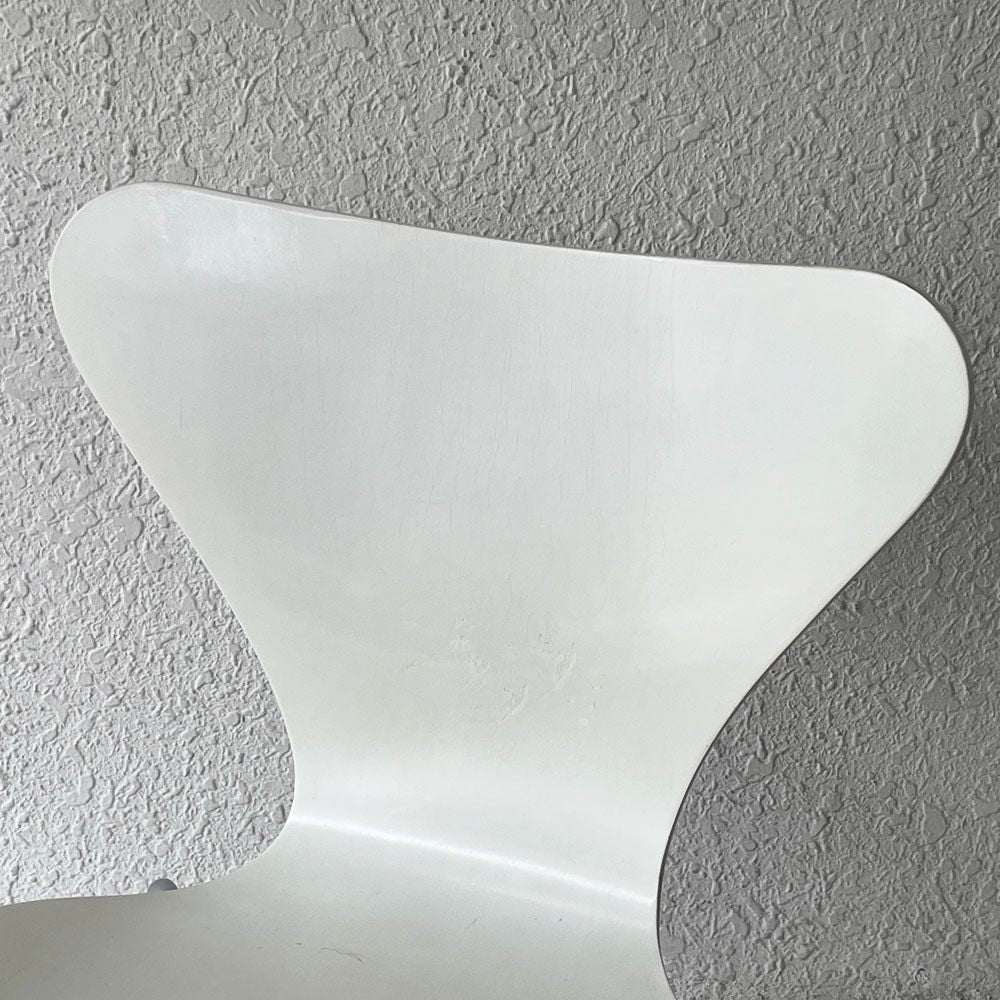 フリッツハンセン Fritz Hansen 3107 セブンチェア ラッカー ホワイト スタッキング フェルトグライズ アルネ・ヤコブセン デンマーク 北欧家具 B ◇