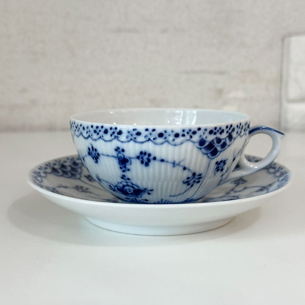 ロイヤルコペンハーゲン ROYAL COPENHAGEN ブルーフルーテッド ハーフレース ティーカップ＆ソーサー 北欧食器 Ｈ ◎