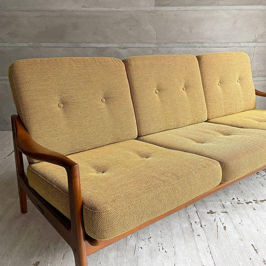 カリモク60 karimoku60 フレームチェア ３シーター 3人掛けソファ  マスタードイエロー  ウォールナットカラーフレーム  ジャパンミッドセンチュリー 定価 ￥280,500- ♪