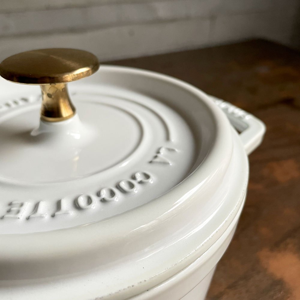 ストウブ STAUB ピコ ココット ラウンド 両手鍋 ホワイト 16cm 鋳物 キャセロール ガス オーブン IH対応 フランス ♪