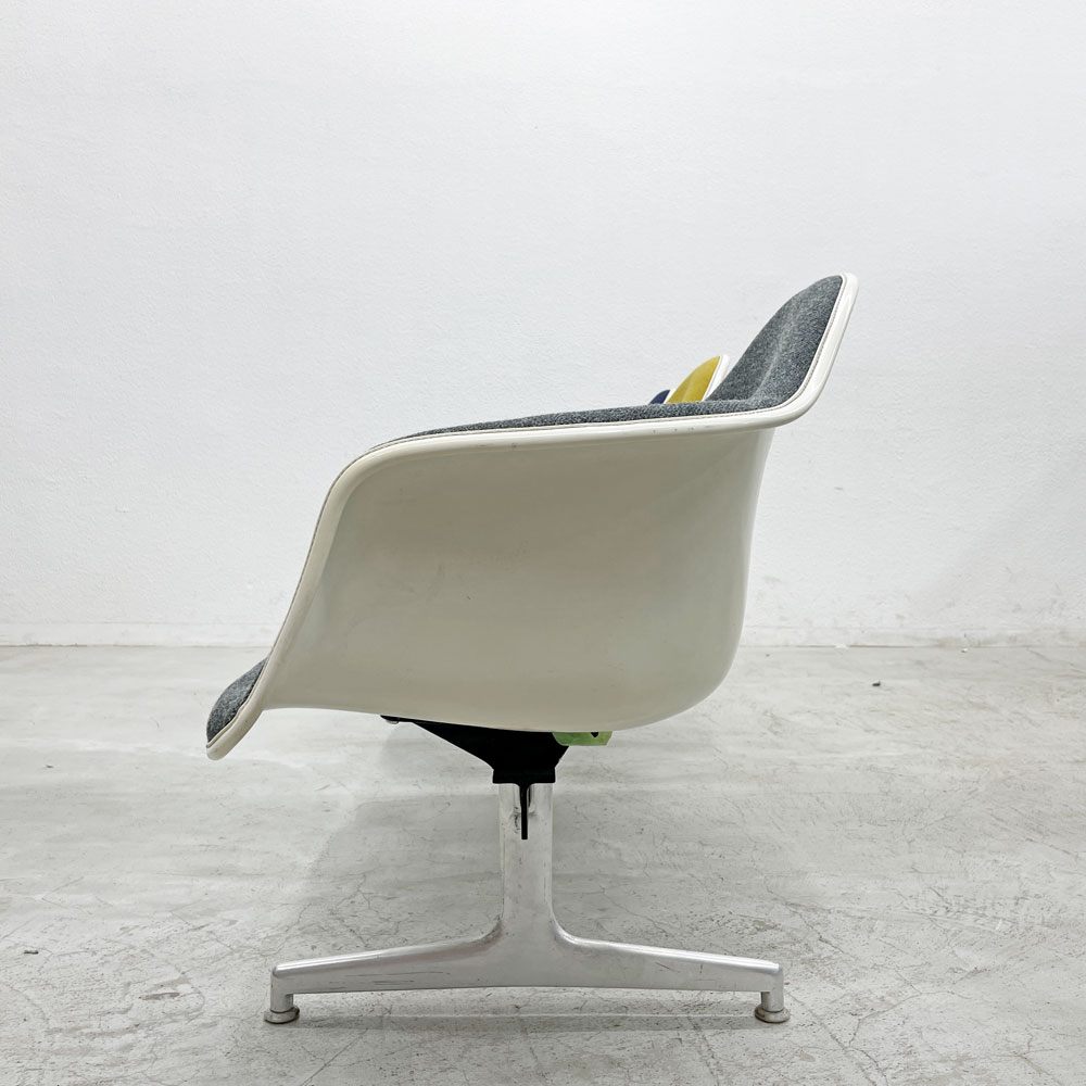 ハーマンミラー Herman Miller ビンテージ エアポートベンチ タンデムシート 4連 アームシェル 2nd ファブリック 新品張替え済 イームズ 希少 B 〓