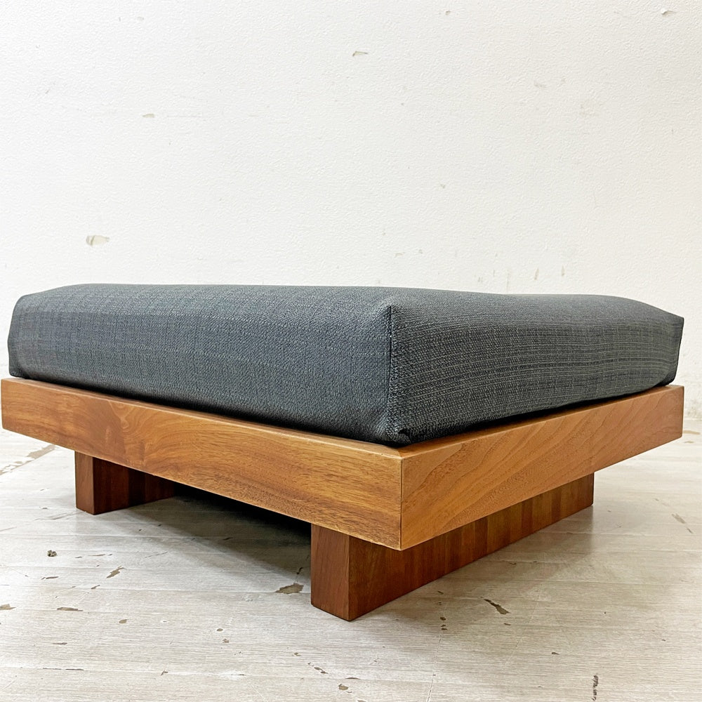 モダンデザイン Modern Design オットマン スツール 70×60cm  グレー ファブリック ウォールナット ●