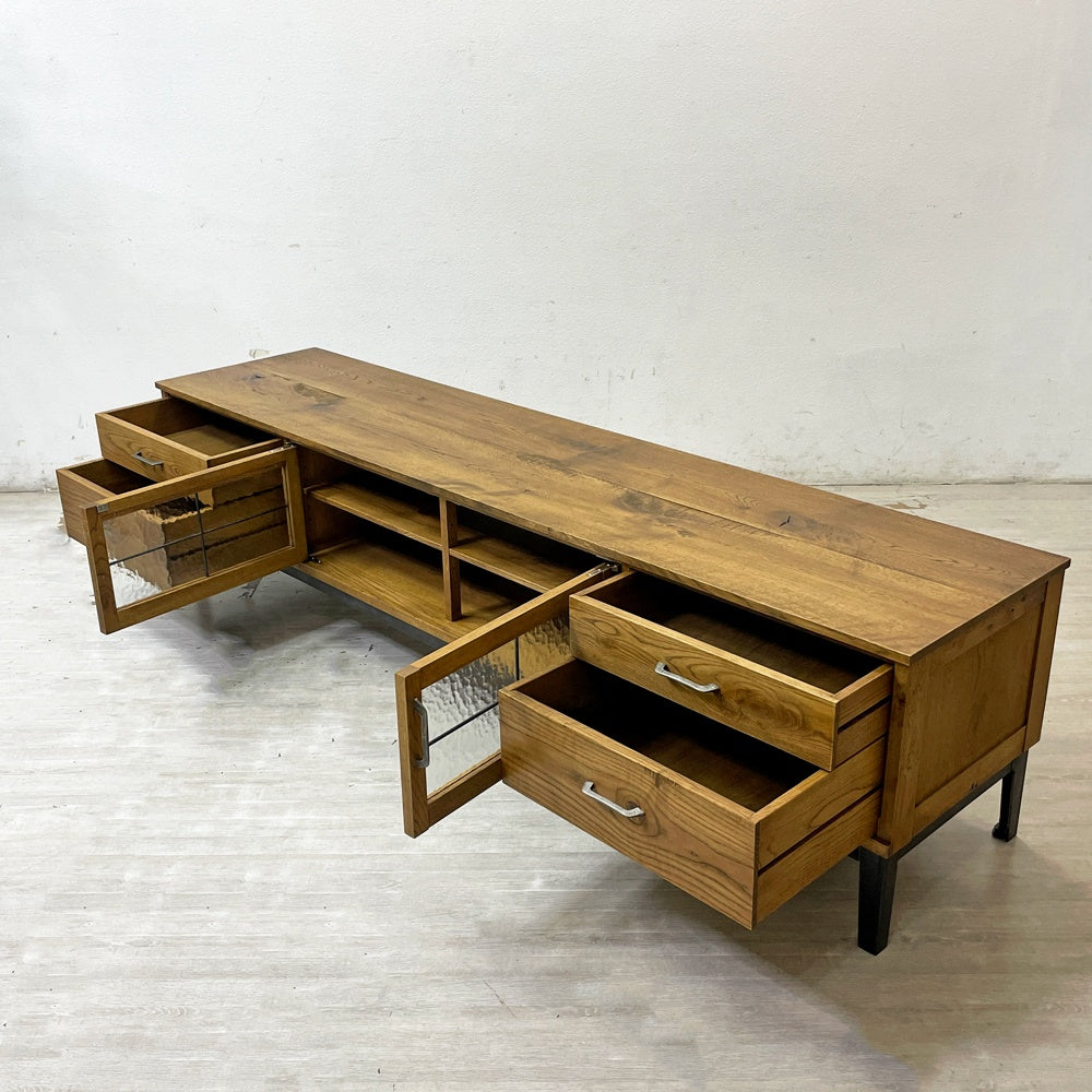 トラックファニチャー TRUCK FURNITURE ガット ローボードGATTO LOW BOARD ナラ無垢材 鋳鉄製ハンドル 可動棚 アジャスター付き 定価¥456,500- ●