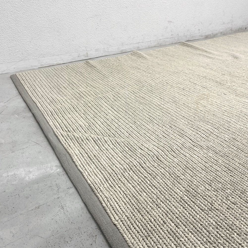 クヴァドラ Kvadrat アラム Aram ラグ ウール リブ編み 298×195cm キナサンド Kinnasand デンマーク 〓