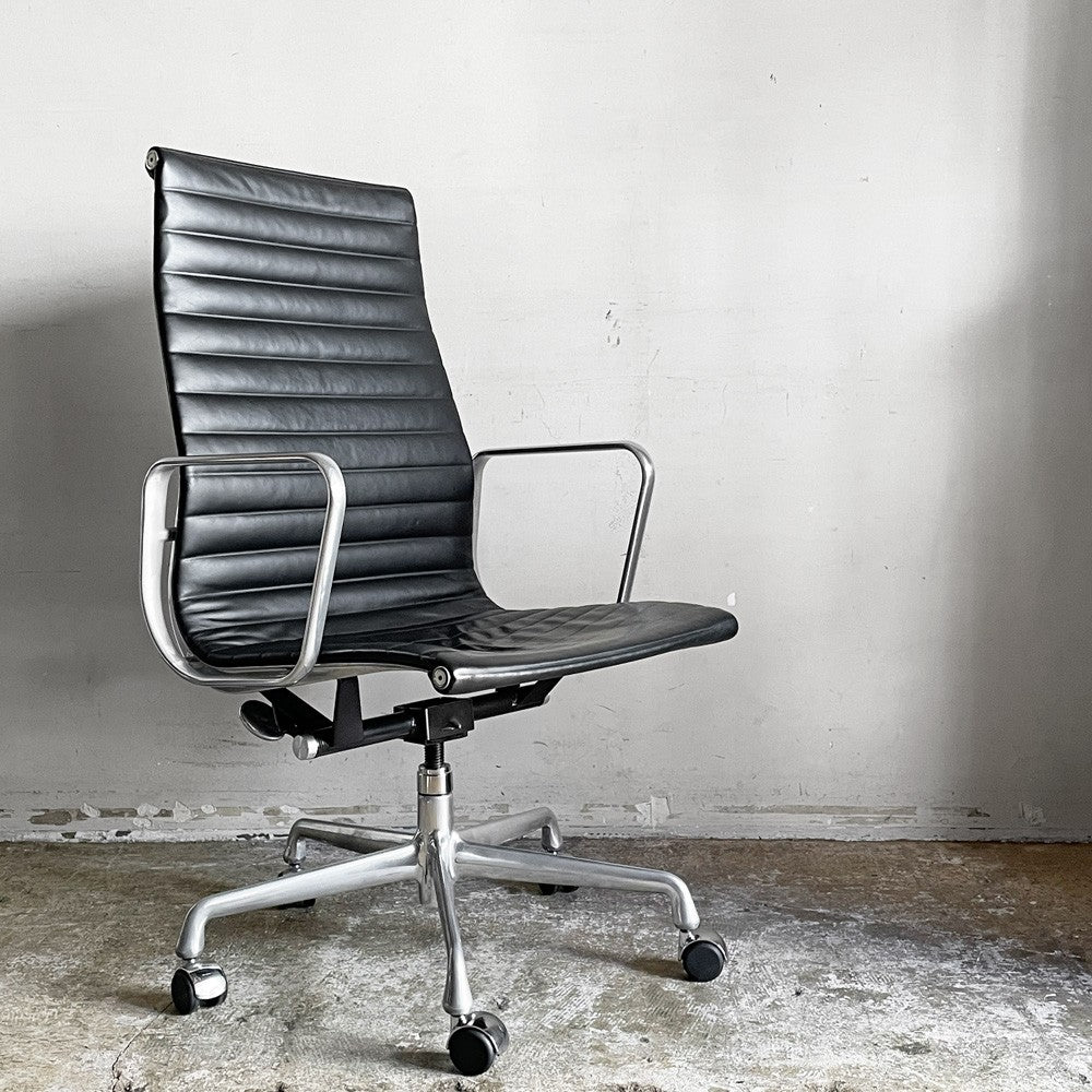 ハーマンミラー Herman Miller アルミナムグループ エグゼクティブチェア ハイバック レザーシート 本革 ブラック 5本脚 C&Rイームズ ミッドセンチュリー ■