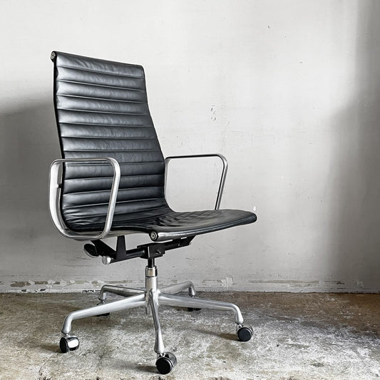 ハーマンミラー Herman Miller アルミナムグループ エグゼクティブチェア ハイバック レザーシート 本革 ブラック 5本脚 C&Rイームズ ミッドセンチュリー ■