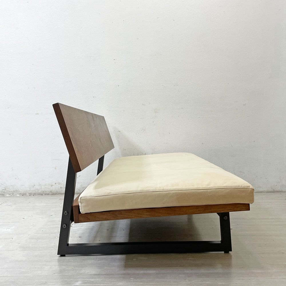 広松木工 hiromatsu フレックス FREX 168 3シーターソファ ウォールナット 無垢材 ファブリック スチール脚 カバーリング 参考定価 ￥363,000- ●