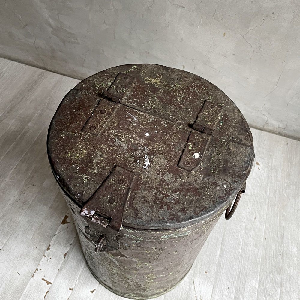 アンティーク Antique スチール缶 収納箱 小物入れ ダストボックス ゴミ箱 蓋付き シャビーシック インダストリアルテイスト ♪