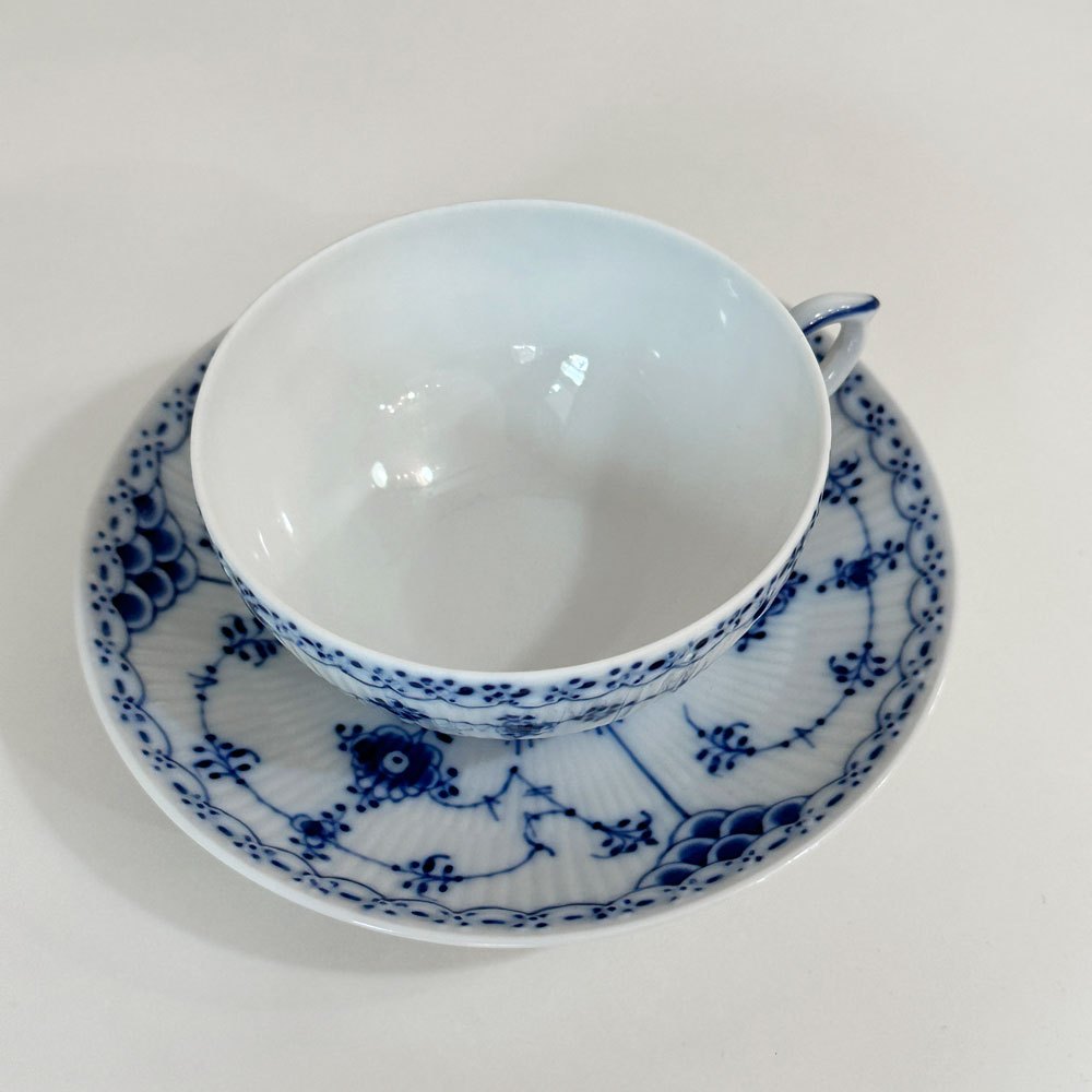 ロイヤルコペンハーゲン ROYAL COPENHAGEN ブルーフルーテッド ハーフレース ティーカップ＆ソーサー 北欧食器 Ｈ ◎