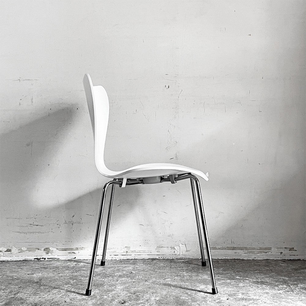 フリッツハンセン Fritz Hansen 3107 セブンチェア ラッカー仕上げ ホワイト スタッキング アルネ・ヤコブセン デンマーク 北欧家具 ■
