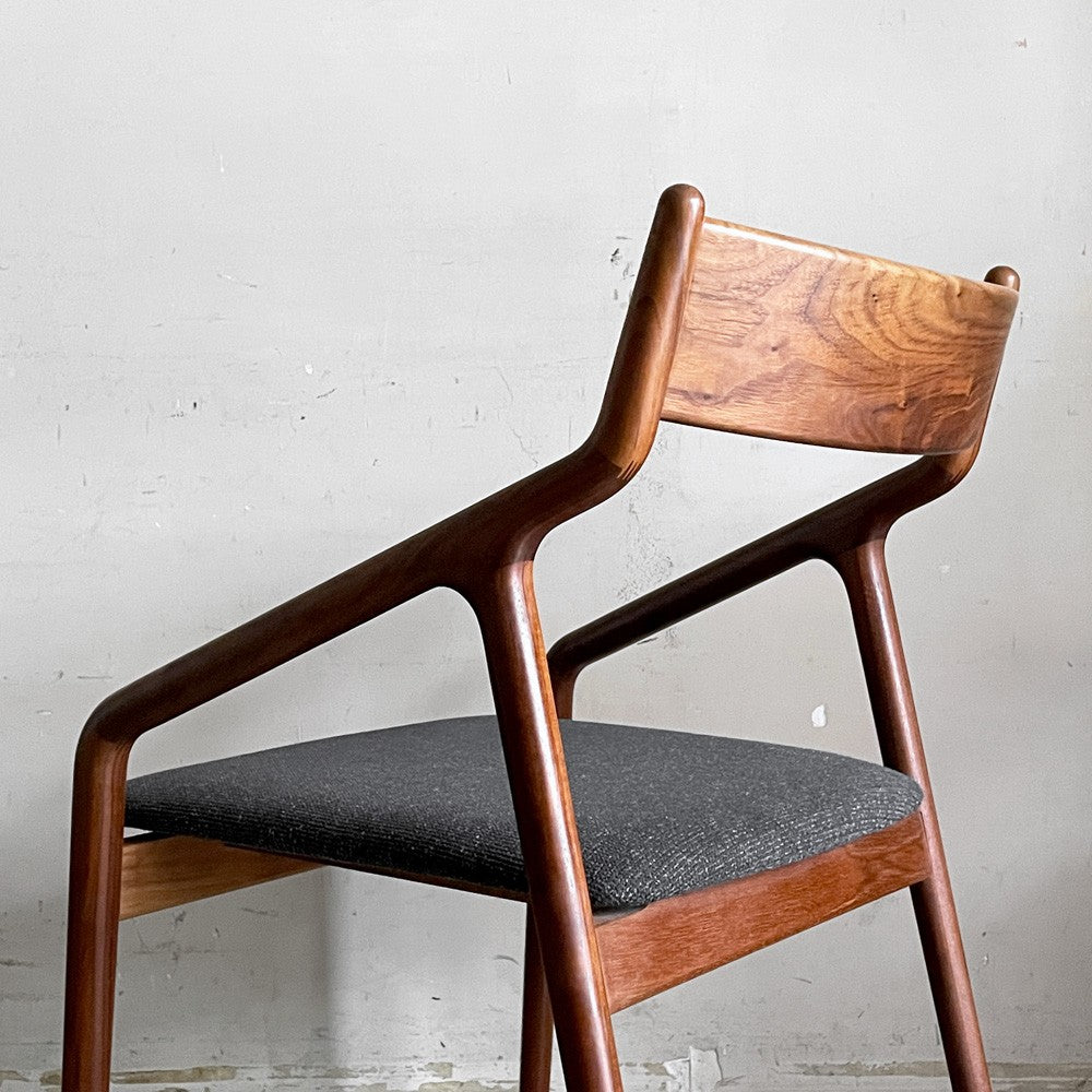 宮崎椅子製作所 ペペチェア PEPE side chair 背無垢タイプ ウォールナット ファブリックシート グレー系 フィンガージョイント 村澤一晃 B ■